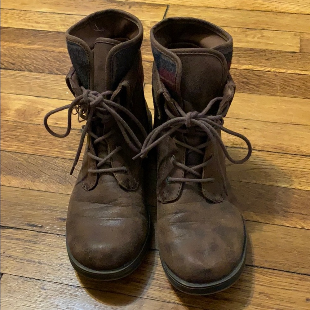 Combat boots